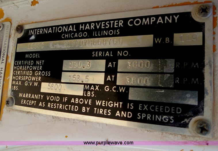 image for item B2312 1975 International Loadstar 1700 flatbed truck