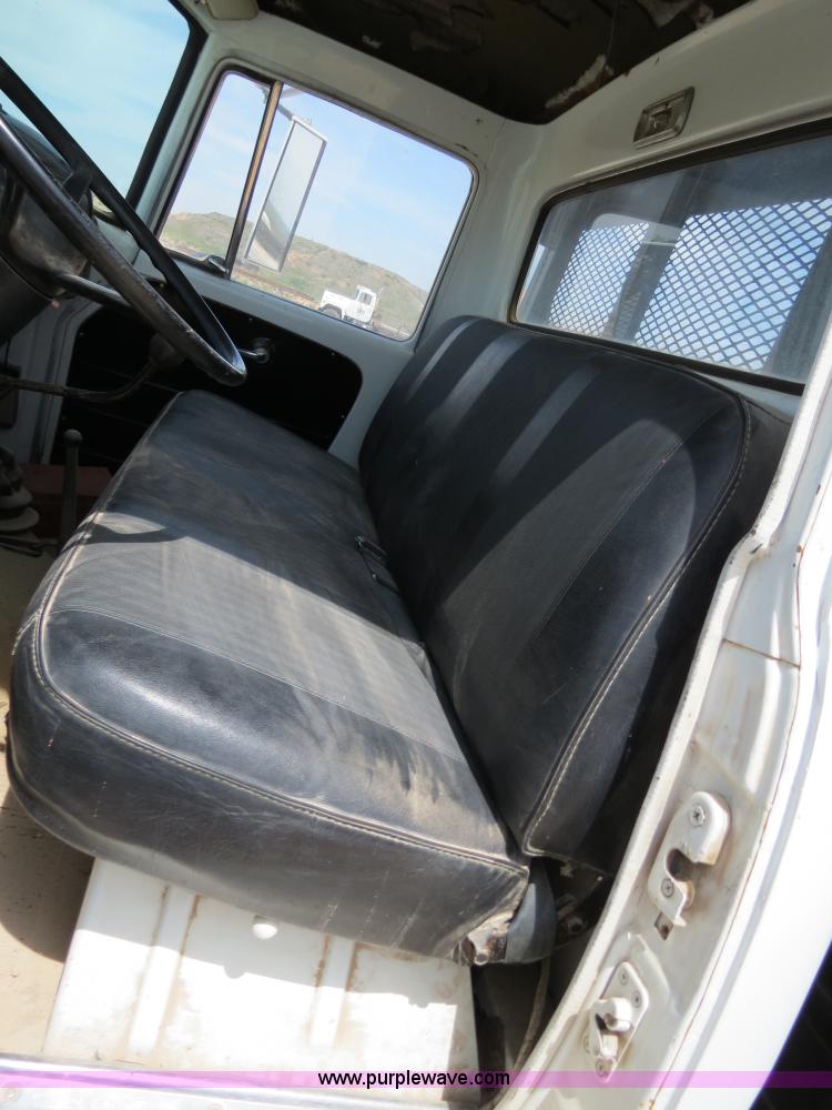 image for item B2312 1975 International Loadstar 1700 flatbed truck