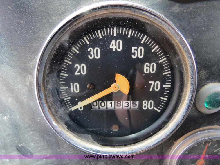 image for item B2312 1975 International Loadstar 1700 flatbed truck