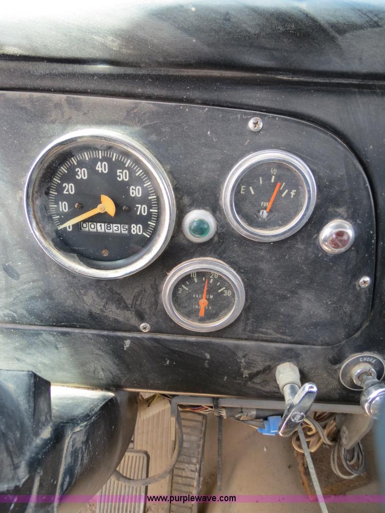 image for item B2312 1975 International Loadstar 1700 flatbed truck