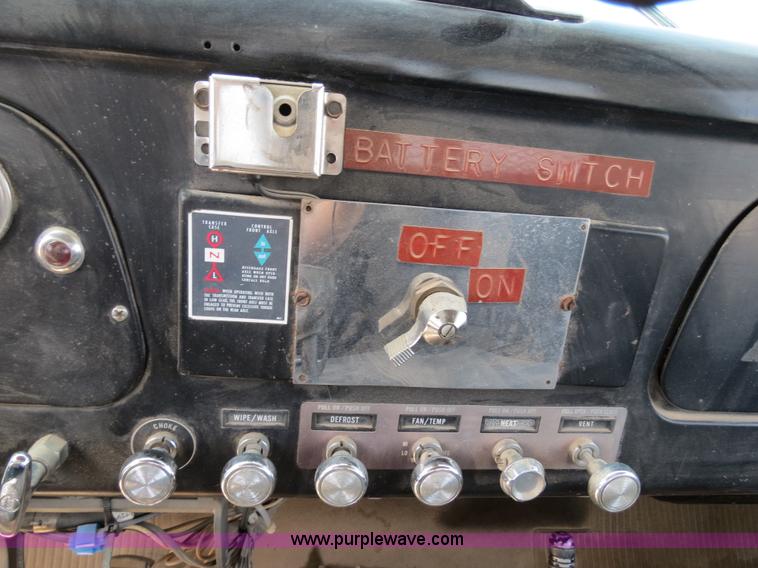 image for item B2312 1975 International Loadstar 1700 flatbed truck