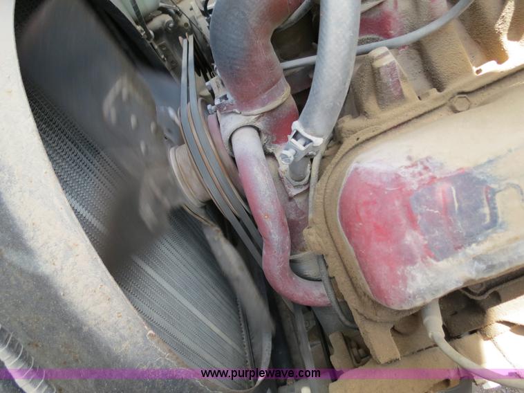 image for item B2312 1975 International Loadstar 1700 flatbed truck