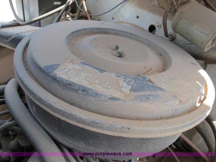 image for item B2312 1975 International Loadstar 1700 flatbed truck