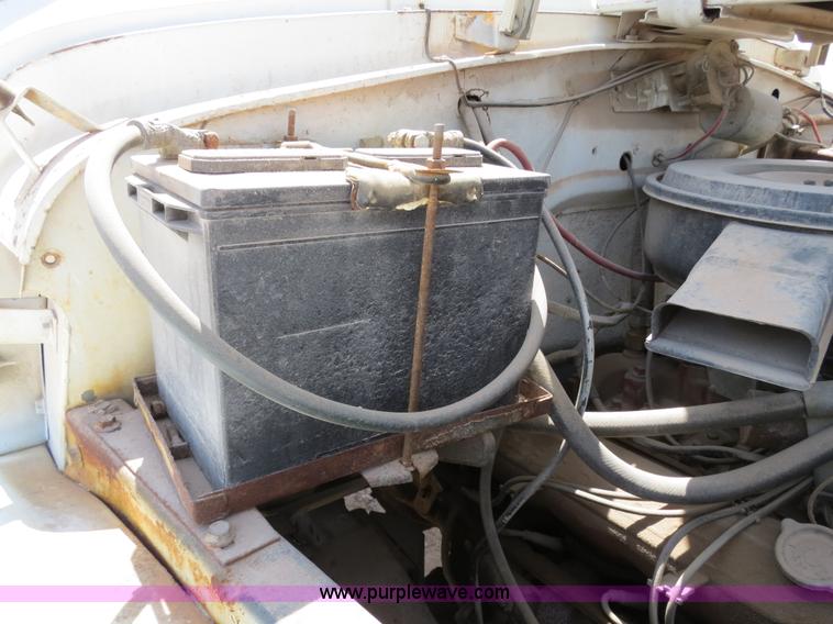 image for item B2312 1975 International Loadstar 1700 flatbed truck