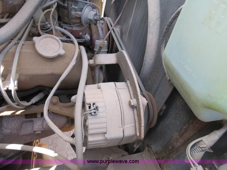 image for item B2312 1975 International Loadstar 1700 flatbed truck