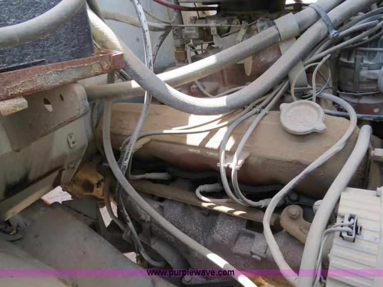 image for item B2312 1975 International Loadstar 1700 flatbed truck