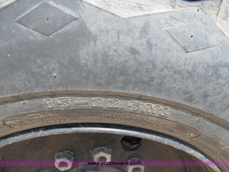 image for item B2312 1975 International Loadstar 1700 flatbed truck