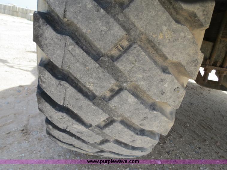 image for item B2312 1975 International Loadstar 1700 flatbed truck