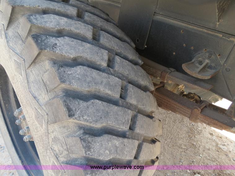 image for item B2312 1975 International Loadstar 1700 flatbed truck