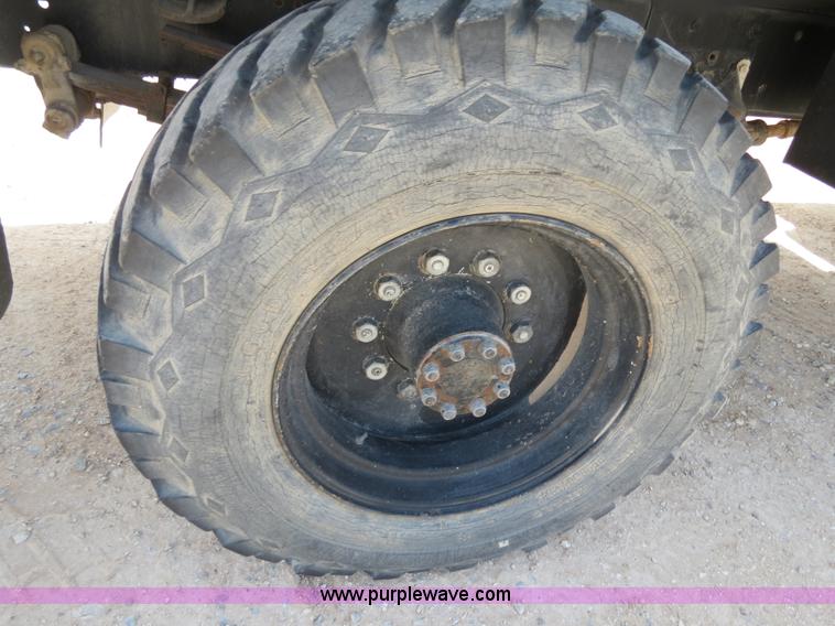 image for item B2312 1975 International Loadstar 1700 flatbed truck