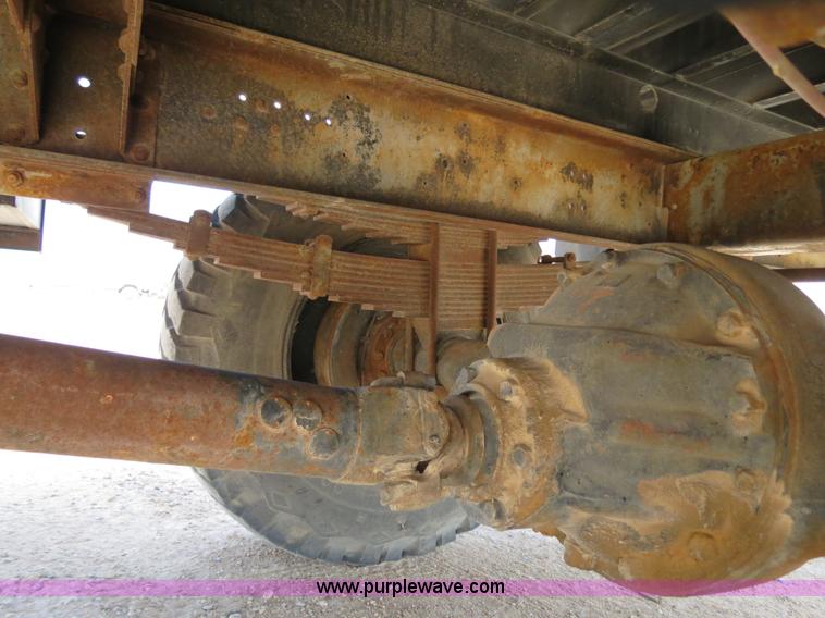 image for item B2312 1975 International Loadstar 1700 flatbed truck