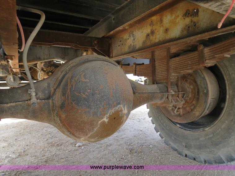 image for item B2312 1975 International Loadstar 1700 flatbed truck