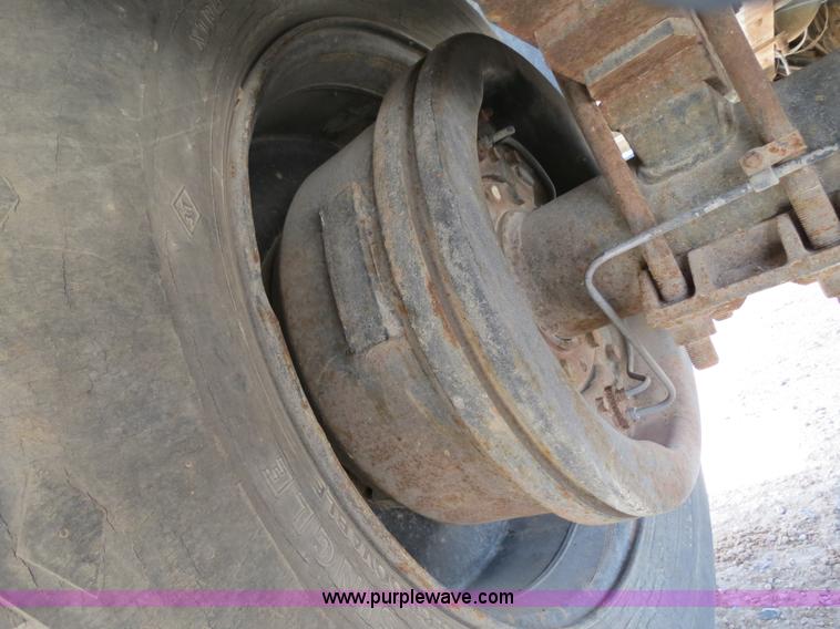 image for item B2312 1975 International Loadstar 1700 flatbed truck