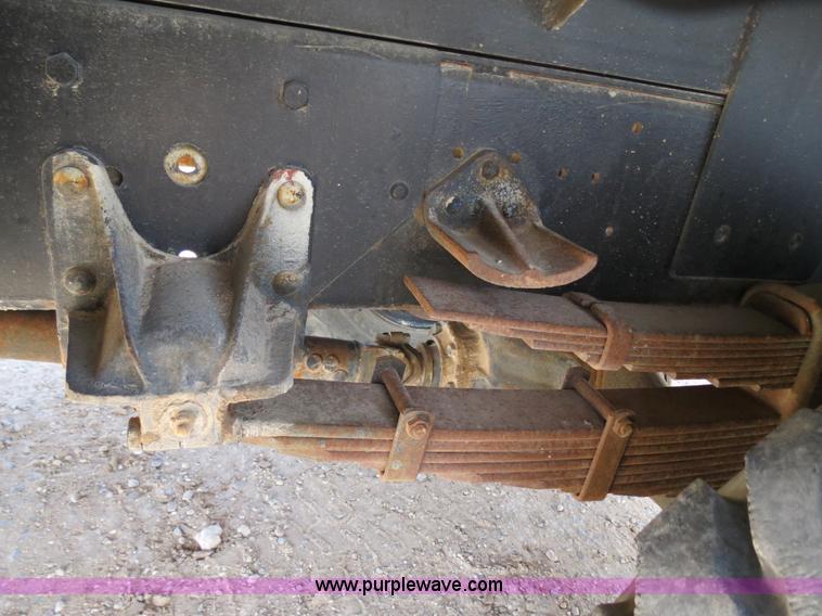 image for item B2312 1975 International Loadstar 1700 flatbed truck