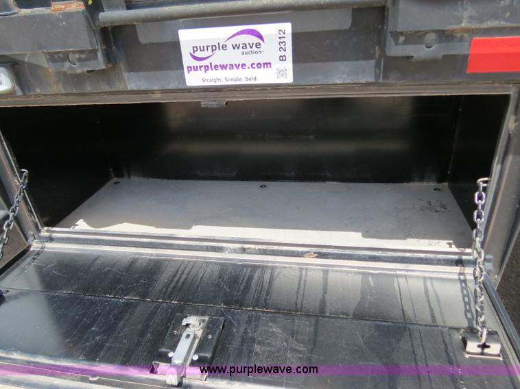 image for item B2312 1975 International Loadstar 1700 flatbed truck