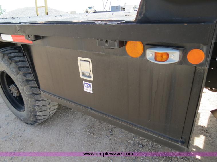 image for item B2312 1975 International Loadstar 1700 flatbed truck