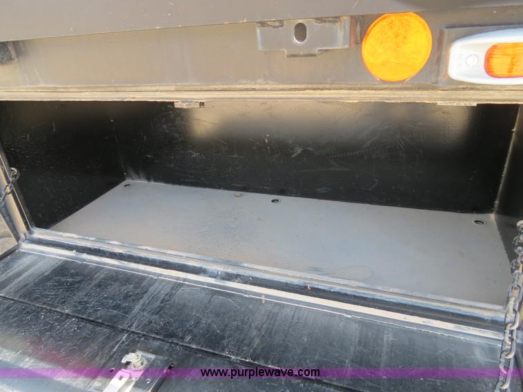 image for item B2312 1975 International Loadstar 1700 flatbed truck