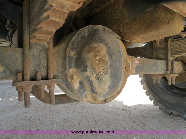 image for item B2312 1975 International Loadstar 1700 flatbed truck