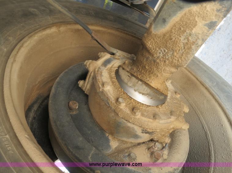 image for item B2312 1975 International Loadstar 1700 flatbed truck