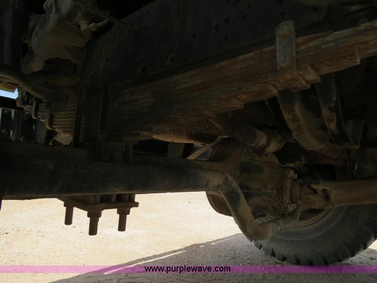 image for item B2312 1975 International Loadstar 1700 flatbed truck