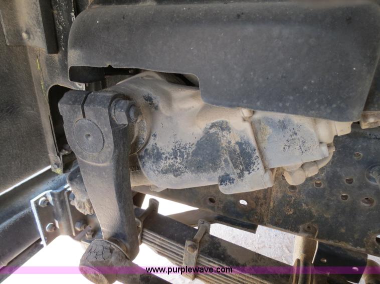 image for item B2312 1975 International Loadstar 1700 flatbed truck