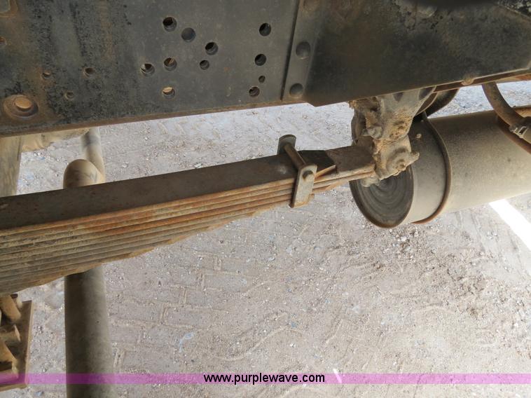 image for item B2312 1975 International Loadstar 1700 flatbed truck