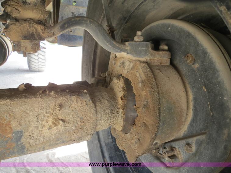 image for item B2312 1975 International Loadstar 1700 flatbed truck