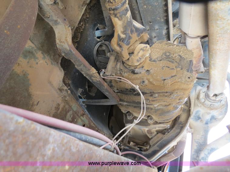 image for item B2312 1975 International Loadstar 1700 flatbed truck