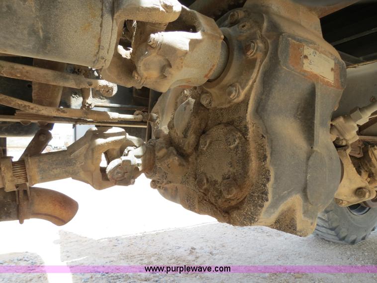 image for item B2312 1975 International Loadstar 1700 flatbed truck