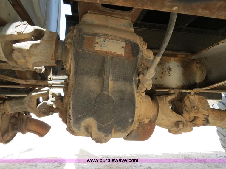 image for item B2312 1975 International Loadstar 1700 flatbed truck