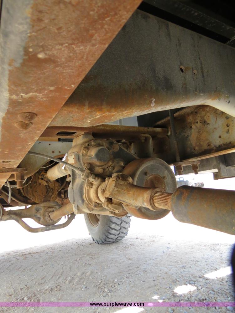 image for item B2312 1975 International Loadstar 1700 flatbed truck