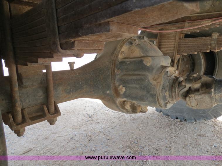 image for item B2312 1975 International Loadstar 1700 flatbed truck