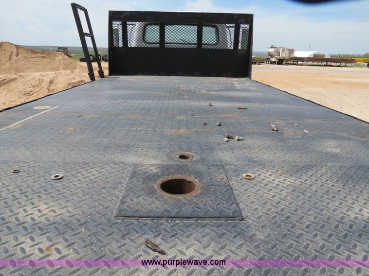 image for item B2312 1975 International Loadstar 1700 flatbed truck