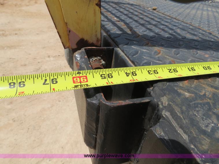 image for item B2312 1975 International Loadstar 1700 flatbed truck