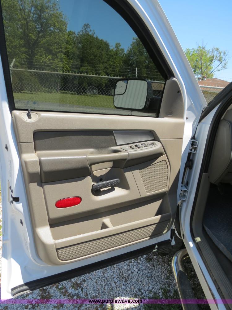image for item B2326 2007 Dodge Ram 2500 SLT Heavy Duty crew cab pickup truck