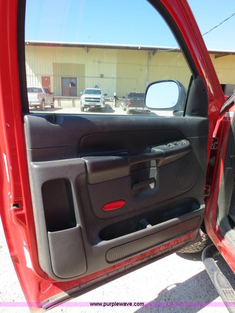 image for item B2327 2005 Dodge Ram 2500 Heavy Duty pickup truck