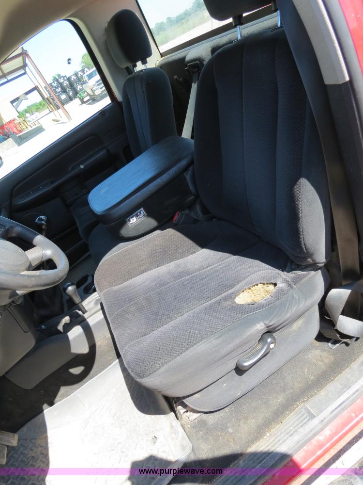 image for item B2327 2005 Dodge Ram 2500 Heavy Duty pickup truck