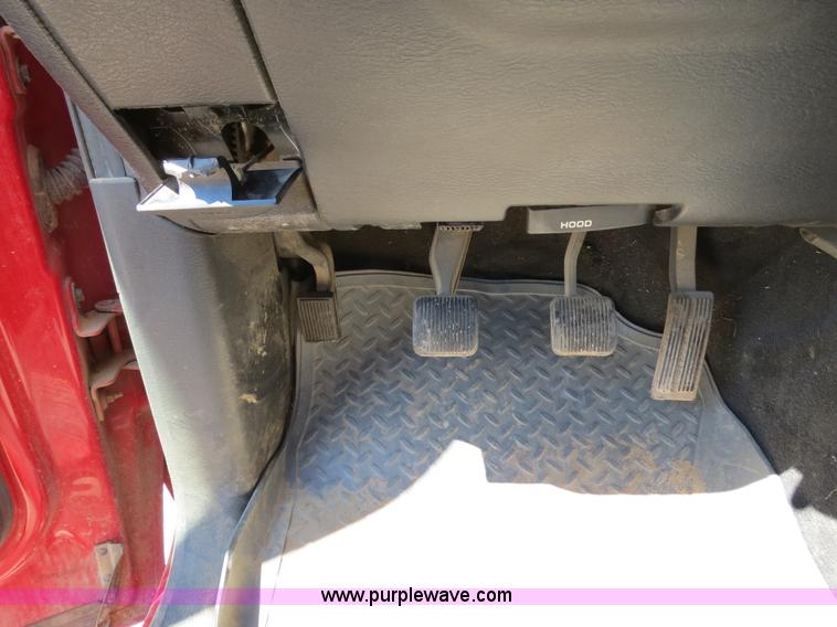 image for item B2327 2005 Dodge Ram 2500 Heavy Duty pickup truck