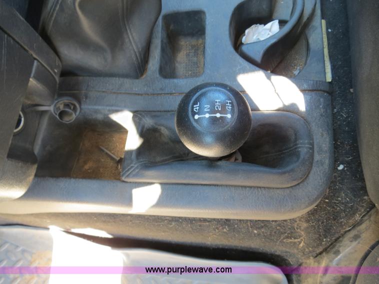 image for item B2327 2005 Dodge Ram 2500 Heavy Duty pickup truck