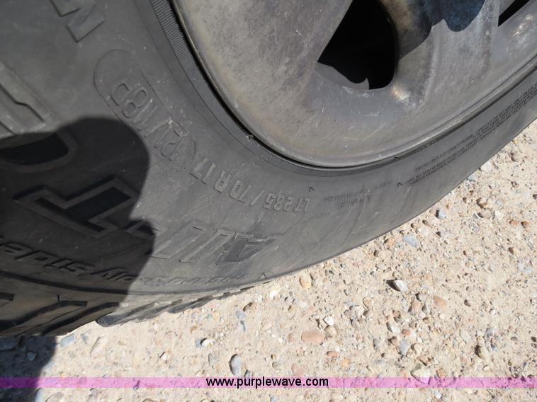 image for item B2327 2005 Dodge Ram 2500 Heavy Duty pickup truck