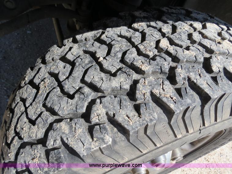 image for item B2327 2005 Dodge Ram 2500 Heavy Duty pickup truck