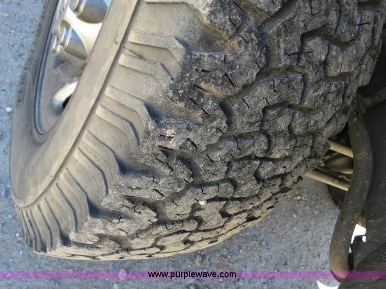 image for item B2327 2005 Dodge Ram 2500 Heavy Duty pickup truck