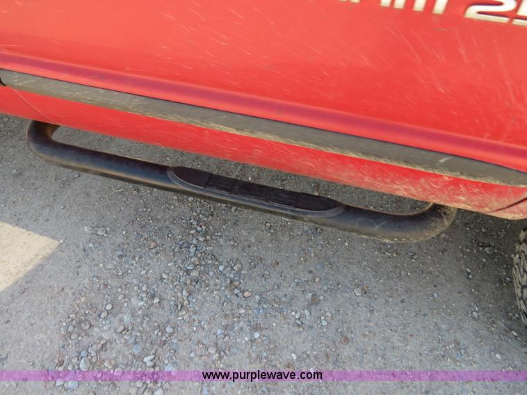 image for item B2327 2005 Dodge Ram 2500 Heavy Duty pickup truck