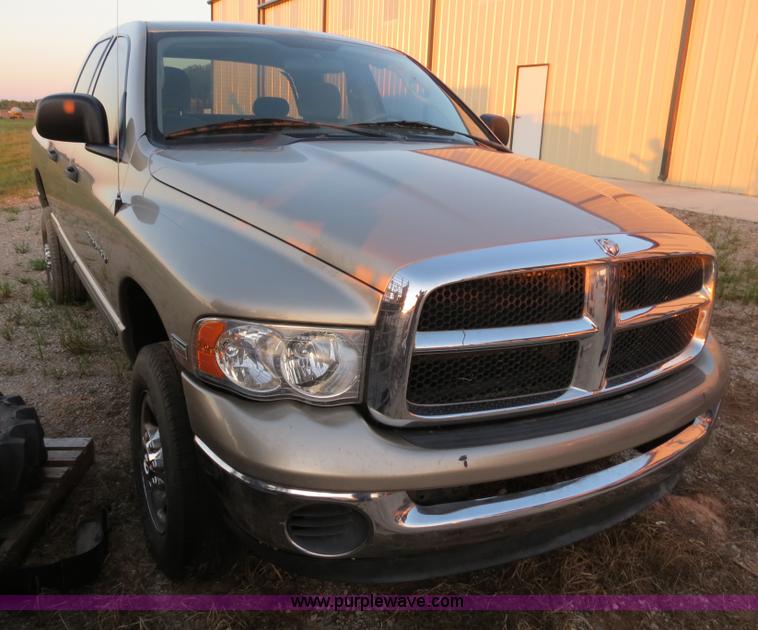 image for item B2331 2005 Dodge Ram 2500 SLT Heavy Duty quad cab pickup truck