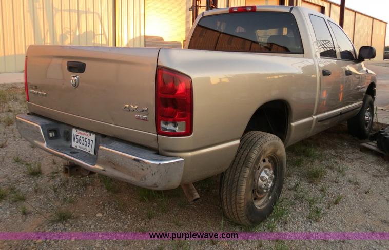 image for item B2331 2005 Dodge Ram 2500 SLT Heavy Duty quad cab pickup truck