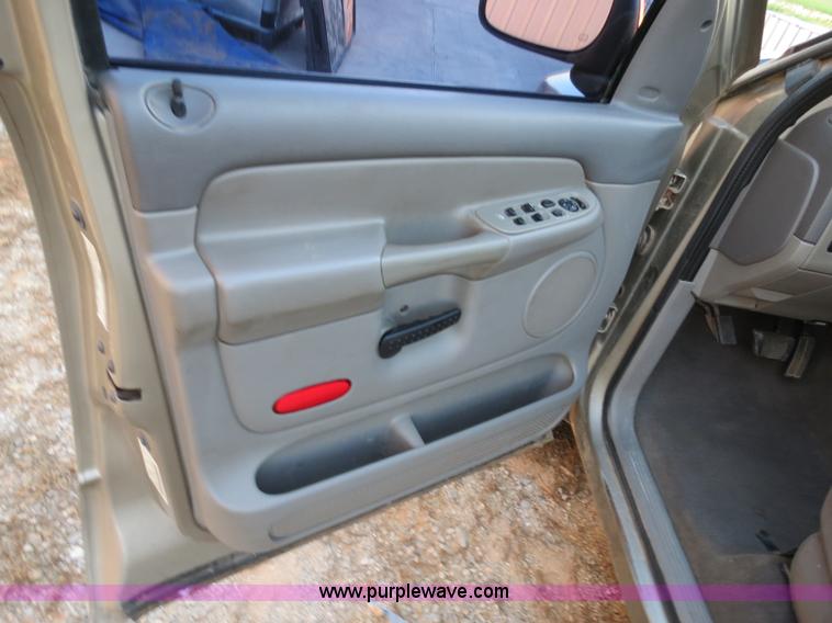 image for item B2331 2005 Dodge Ram 2500 SLT Heavy Duty quad cab pickup truck