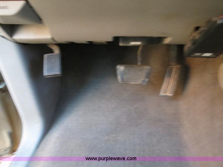 image for item B2331 2005 Dodge Ram 2500 SLT Heavy Duty quad cab pickup truck