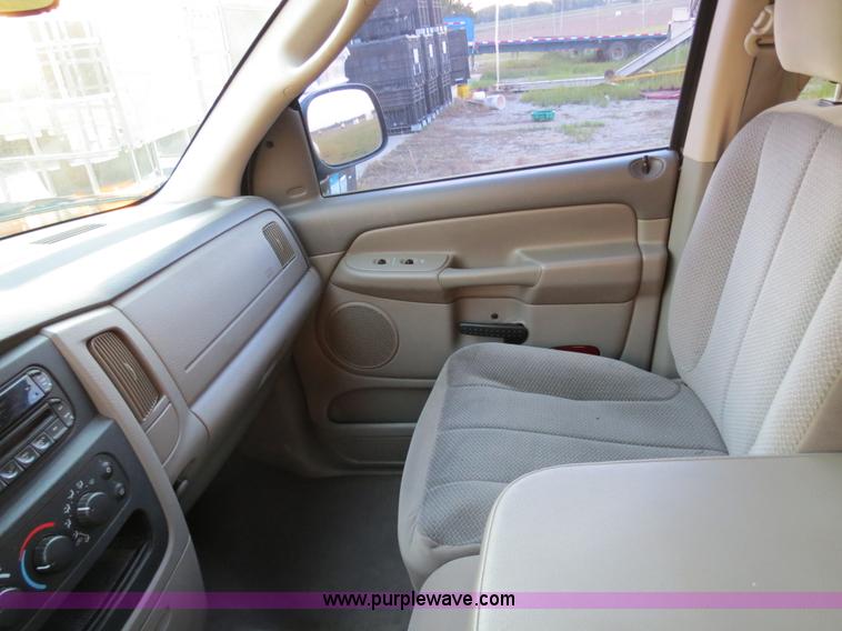 image for item B2331 2005 Dodge Ram 2500 SLT Heavy Duty quad cab pickup truck