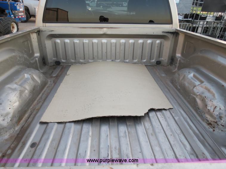 image for item B2331 2005 Dodge Ram 2500 SLT Heavy Duty quad cab pickup truck