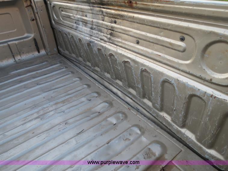 image for item B2331 2005 Dodge Ram 2500 SLT Heavy Duty quad cab pickup truck